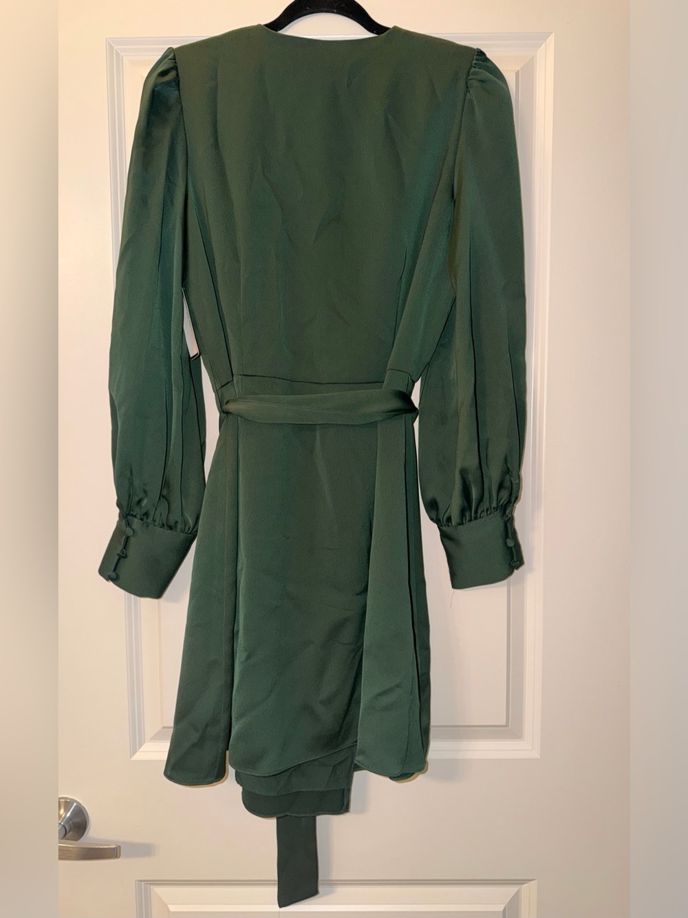 ALEXIA ADMOR Women’s Emerald Satin Wrap Dress w/ Tie Waist and Button Up Detail - Picture 5 of 8